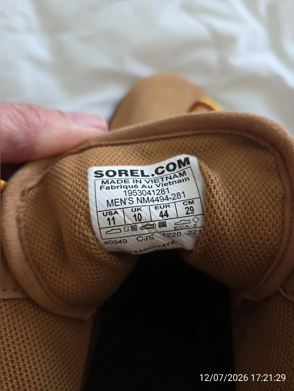 NIB with tags Sorel Caribou Men’s Chukka Boots in Chestnut Brown, Waterproof